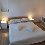 Apartments And Rooms Lorena 236